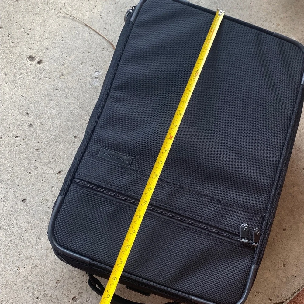 Briggs & Riley Black Rolling travel  Carry-On